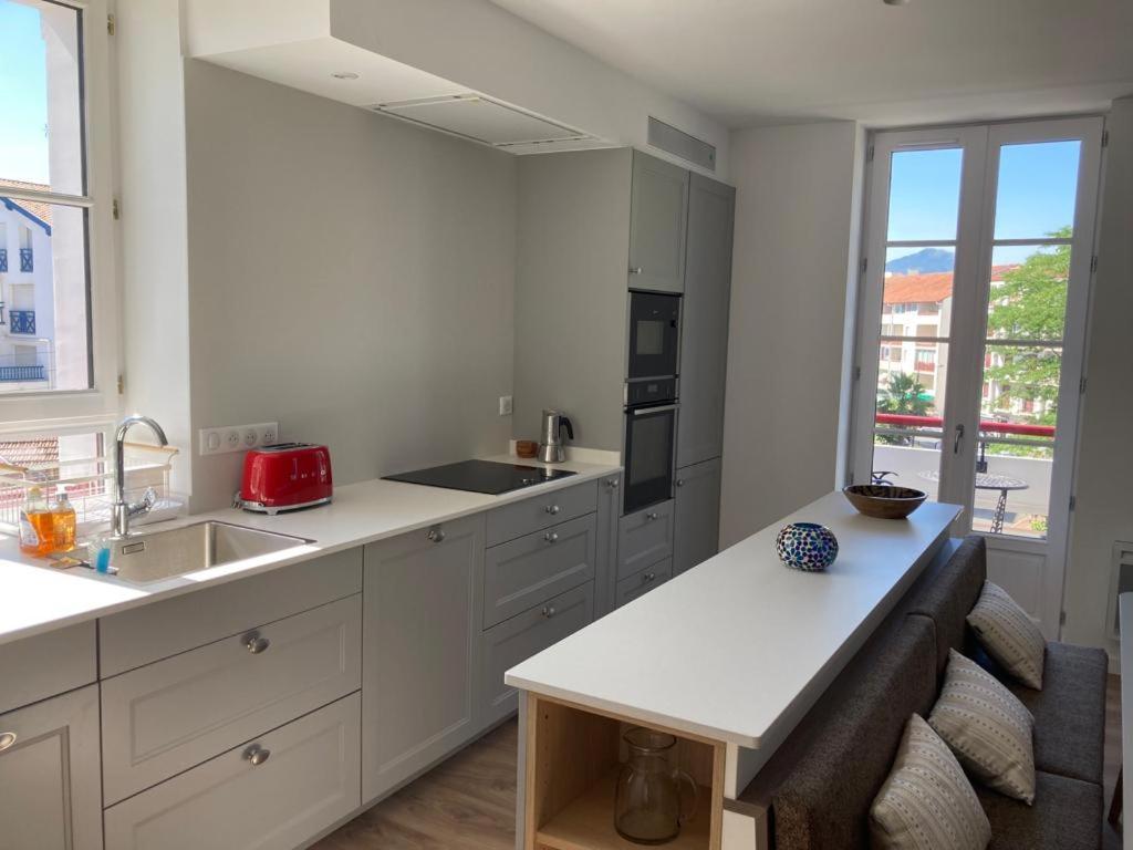 Superbe appartement T3 au centre plage .Parking Hendaye Extérieur photo